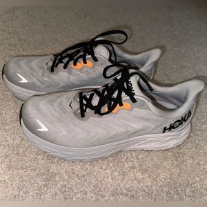 Men’s Hoka Arabic 6